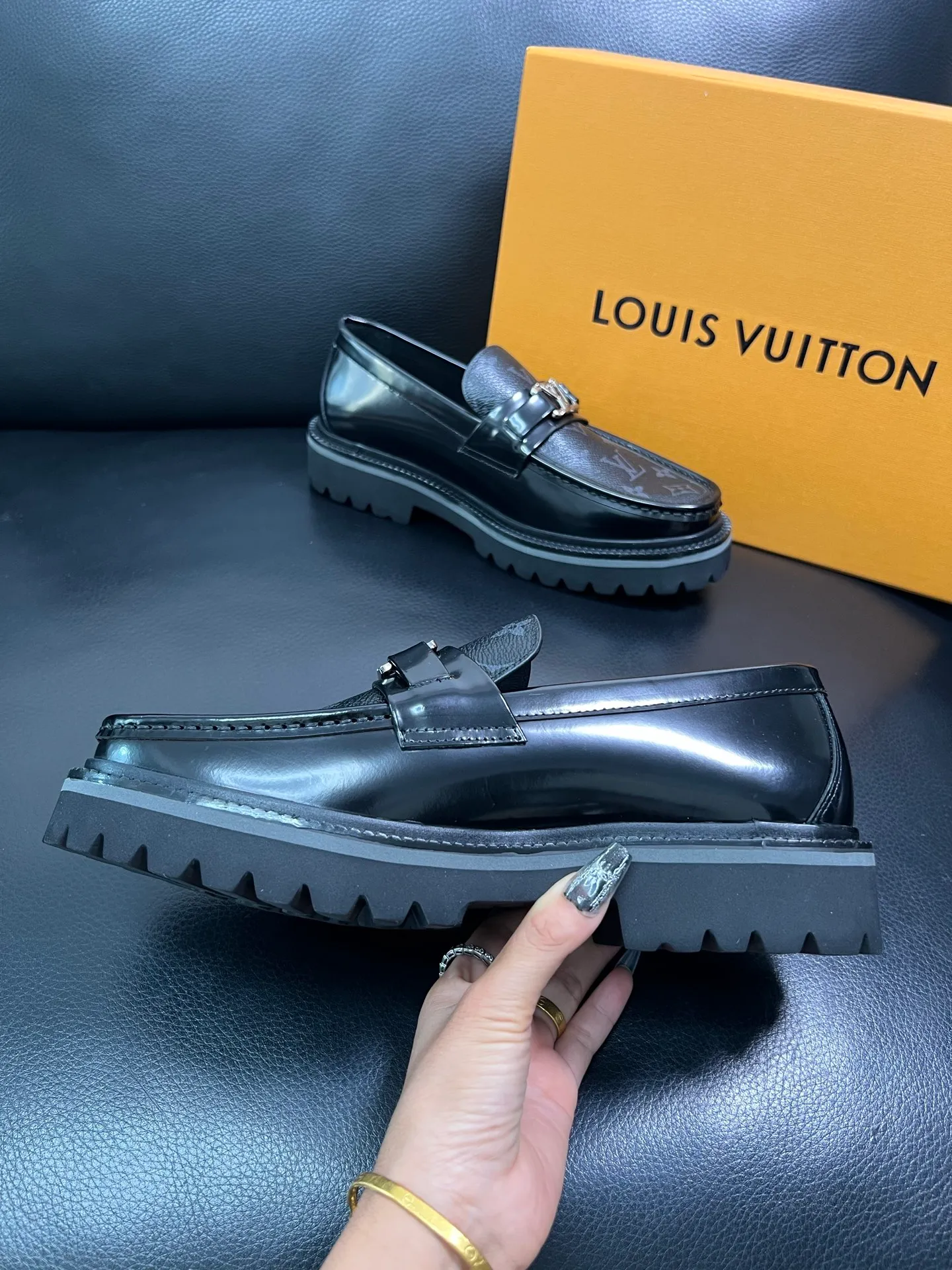 Men's shoes 💰780 Lv top purchasing Louis Vuitton leather shoes counter synchronization, uppers imported from Italy, imported water-dyed cowhide lining, soles: original soles specially provided by the original factory, original factory follow-up goods, high quality, welcome to compare, code number 38-44 (customized 45) 85842